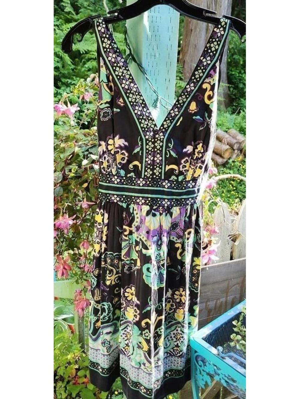 Chic Floral V-Neck Sleeveless Dress Eci Size 10 $148 Retail